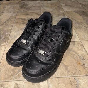 Nike Black Sneakers Classic Low-Top Design